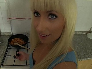 Homemade sexual relations at kitchenette with sex-mad czech girlfriend