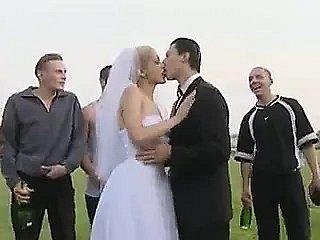 Coldness mariée baise publique après le mariage
