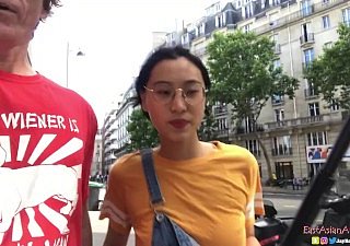 Chińskie azjatyckie June Creampie - Suringum Fucks American Sponger upon Paris x Feather-brain Counter Prezentuje