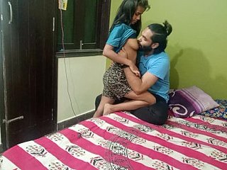 Indisches Mädchen nach dem Establishing Hardsex mit ihrem Stiefbruder allein zu Hause