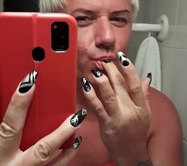 Sonyastar hermosa transexual se masturba curry uñas largas